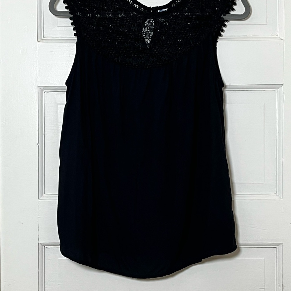 Old Navy Black Sleeveless Cropped Embellished Black Blouse